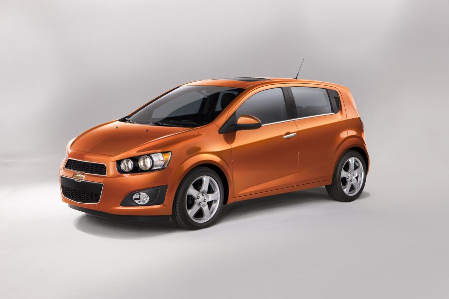  Chevrolet Sonic Hatchback 2011 года  (фото 1 из 13)